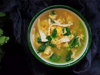 12、豆腐丝鸡蛋汤,几种食材的完美结合，营养全面吸收… 制作也很简单，快动手做给心爱的人吧～