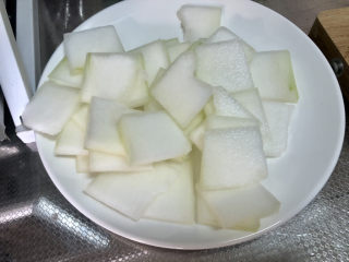 7、冬瓜鸡蛋汤,冬瓜切约半公分厚的片