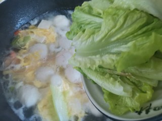 14、鱼丸豆腐汤,下入生菜