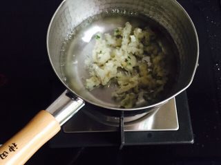 9、温州鮸鱼丸面,放入鮸鱼丸