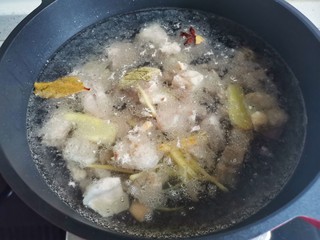 10、胡萝卜炖排骨,煮开，