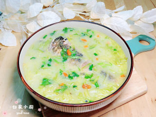 16、萝卜丝鲫鱼汤,水果萝卜甜甜的，让整个鲫鱼汤都香甜鲜美！