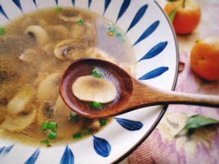 15、口蘑汤,冬日鲜汤。