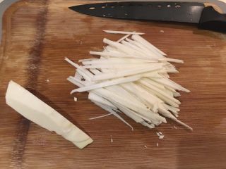 12、鱿鱼羹面/肉羹面,切丝