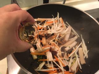 19、鱿鱼羹面/肉羹面,加A料煮开