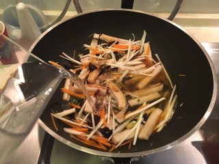 20、鱿鱼羹面/肉羹面,8碗水