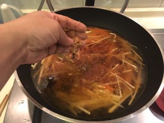 21、鱿鱼羹面/肉羹面,柴鱼片搓碎加入