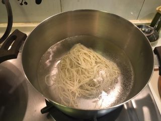 22、鱿鱼羹面/肉羹面,油面其实是熟面，我习惯烫热使用