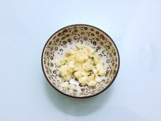 5、地三鲜,蒜切末