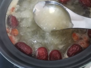 10、红枣银耳羹,煮到浓稠