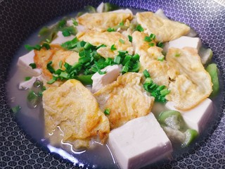 19、丝瓜炖豆腐,出锅前撒一些蒜苗末