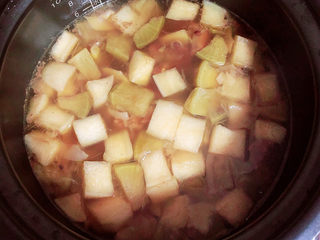 15、牛腩萝卜汤,一锅滋补的牛腩萝卜汤就做好了。