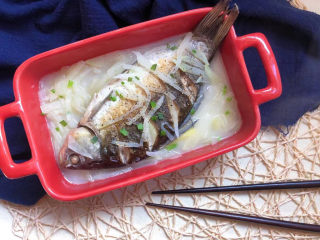 16、萝卜丝鲫鱼汤,美妙的滋味。