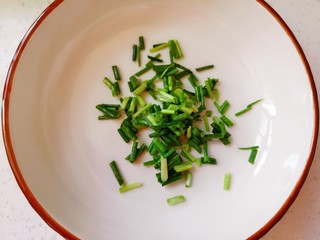 4、苋菜豆腐汤,葱切末备用