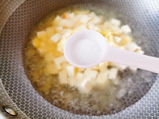 11、苋菜豆腐汤,适量盐