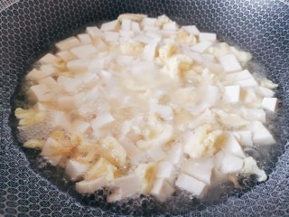 13、苋菜豆腐汤,大火煮开，待汤汁变成奶白色时