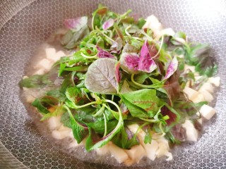 14、苋菜豆腐汤,加入苋菜