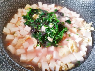 16、苋菜豆腐汤,关火，撒入葱末即可出锅