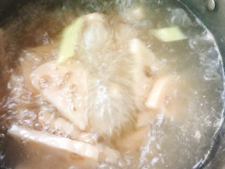 11、莲藕肉片汤,烧开