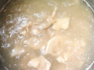 14、莲藕肉片汤,大火烧开