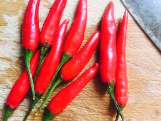 5、爽口木耳,新鲜辣椒洗干净