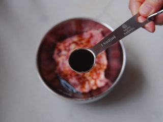 1、白菜丸子汤,生抽调味提鲜。