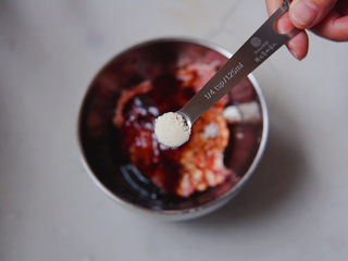 5、白菜丸子汤,鸡精提鲜增香。