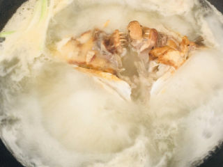 14、豆腐鱼头汤,小火继续煮5分钟即可～