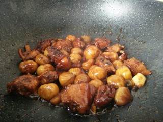 16、板栗烧鸡翅,时间到，大火收汁即可完成！