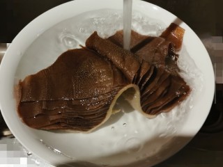 3、素毛肚,毛肚用清水反复搓洗