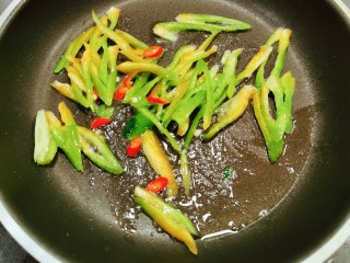 10、素毛肚,翻炒出香味