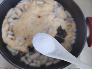 15、白玉菇鸡蛋汤,加一小勺细盐