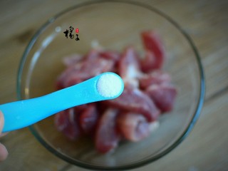 3、#猪年#干炸小酥肉,盐