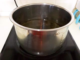 10、东北酱大骨,加入冷水2000ml，烧开后煮15分钟