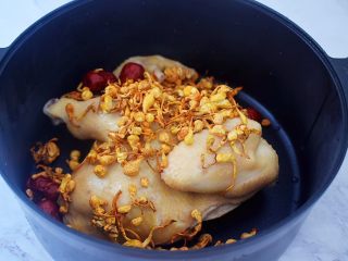 6、虫草花鸡汤,加入虫草花和红枣