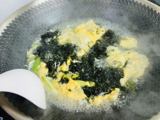 14、芦笋紫菜汤,烧开即可