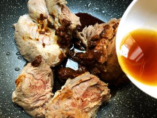 13、酱牛肉,放入30g料酒