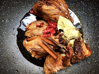 15、酱牛肉,腌制好放入洗好的香料