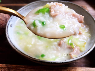 17、生滚牛肉粥,盛出品尝吧，太好喝啦