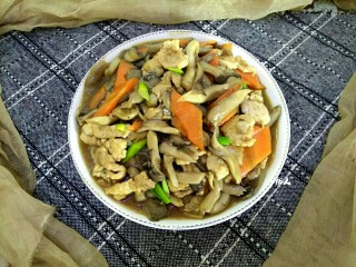 15、蘑菇小炒,成品图