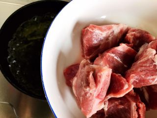 8、菌菇玉米扇骨汤（高压锅版）,下扇骨