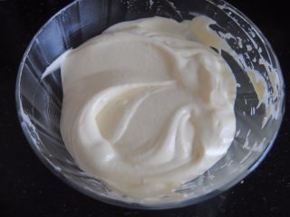 7、巧克力淋面蛋糕,倒回原来的蛋白内，翻拌均匀