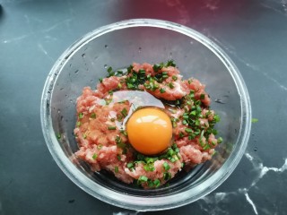 3、萝卜丝汤,打入鸡蛋