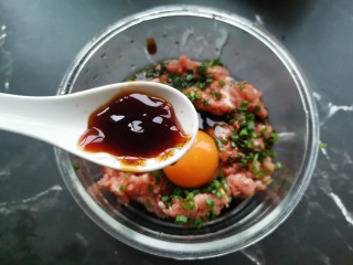 6、萝卜丝汤,加入蚝油