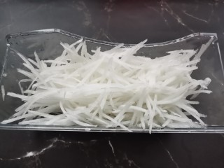 11、萝卜丝汤,刨成萝卜丝