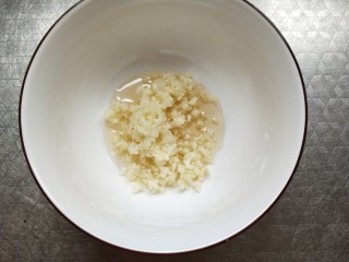 6、香煎鸡胸肉,一大勺蒜泥