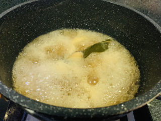 14、啤酒炖牛肉,搅拌均匀，煮开；