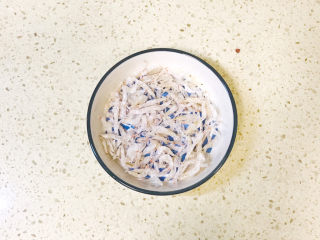 1、虾皮鸡蛋羹,虾皮洗净，控干水分