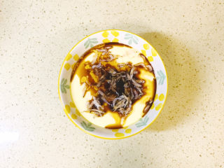 16、虾皮鸡蛋羹,美味的虾皮鸡蛋羹就做好了