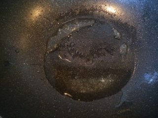 7、蒜香鸡翅,慢慢炒融化